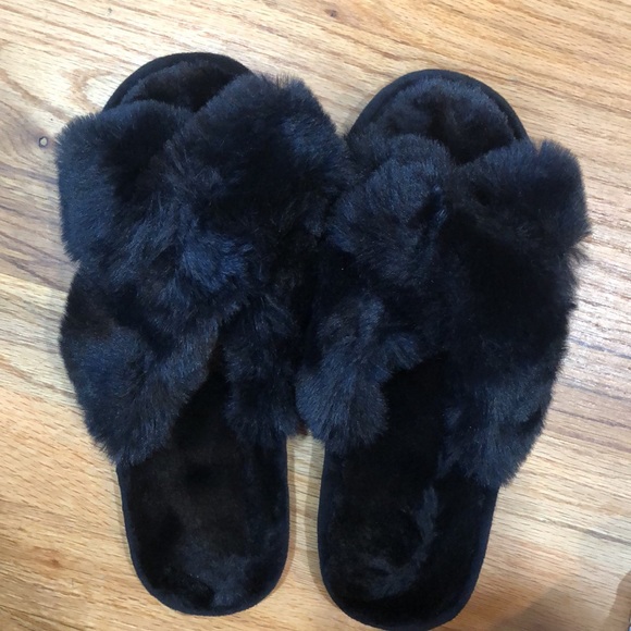 Pink fluffy cross cross strap slippers and black fluffy black cross slippers - Picture 7 of 11